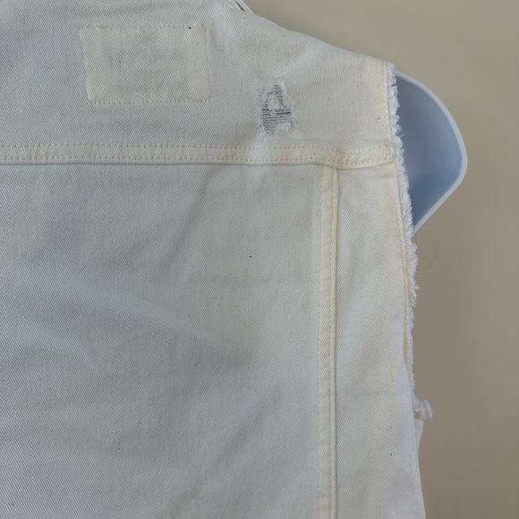 Vanity White Distressed Denim Vest NWT Size Large - Picture 4 of 12